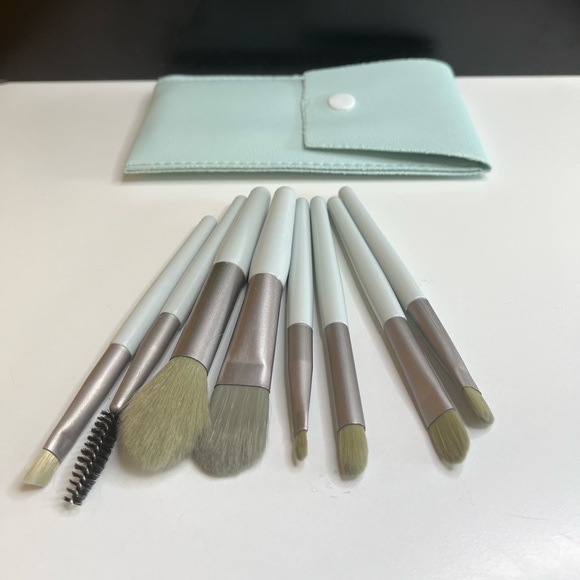 💥Mini Travel Size Makeup Brush Set of 8 w case gym office green purse cosmetics - Picture 1 of 6